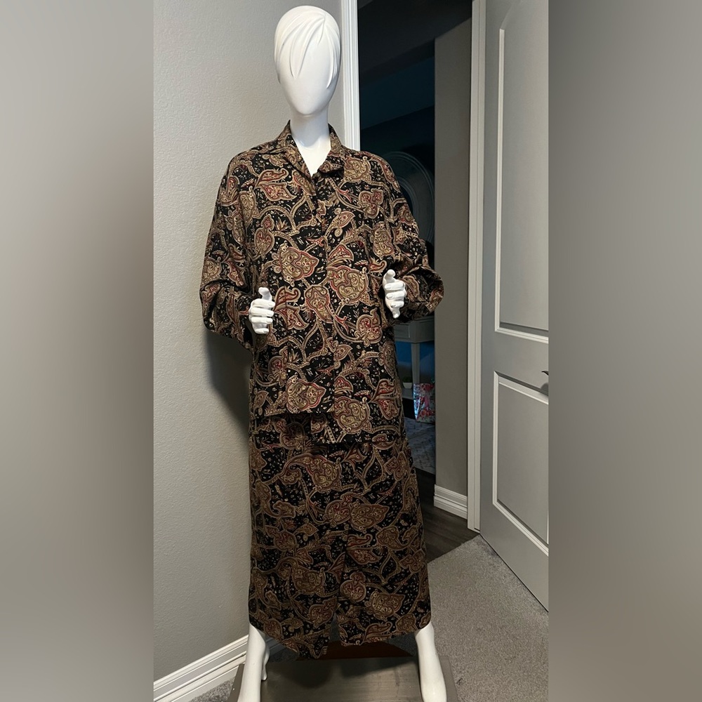 Rena Rowan Black and Gold Paisley Ensemble